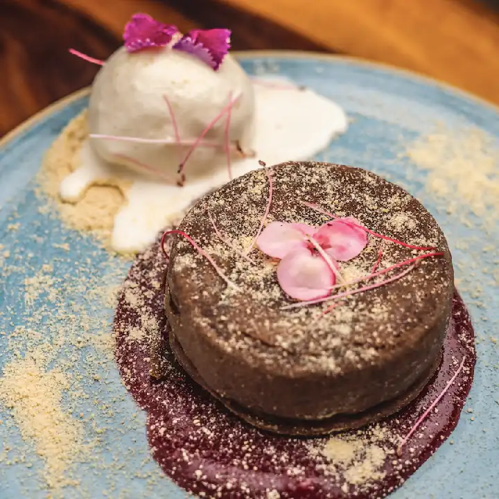 VOLCÁN DE CHOCOLATE Y RON AÑEJO