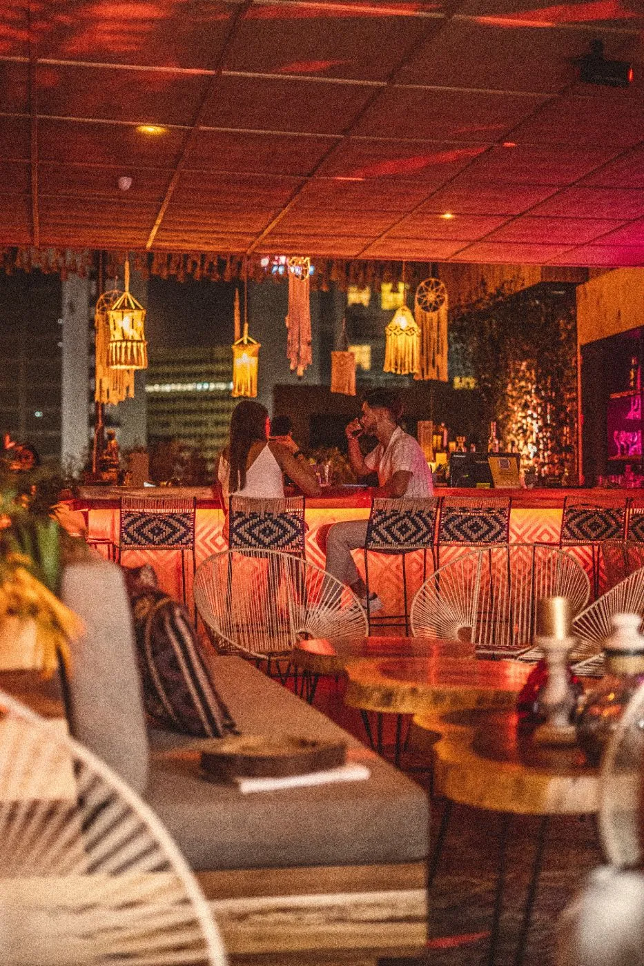 La barra de noche